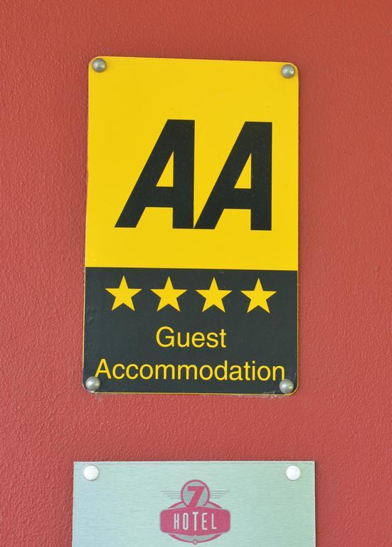 7Hotel Diner Halstead  Εξωτερικό φωτογραφία