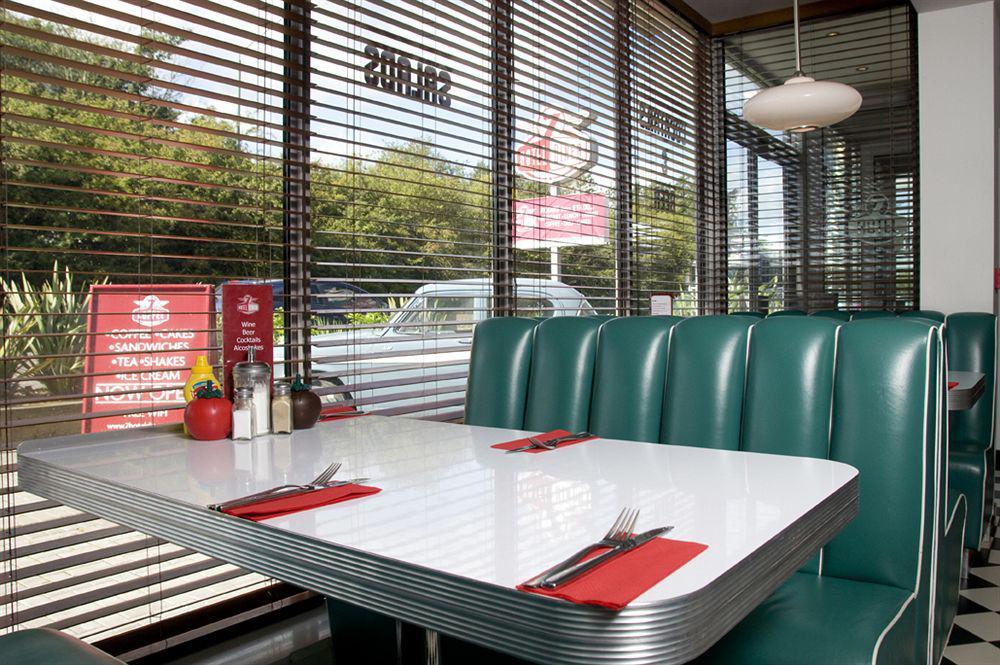 7Hotel Diner Halstead  Εξωτερικό φωτογραφία