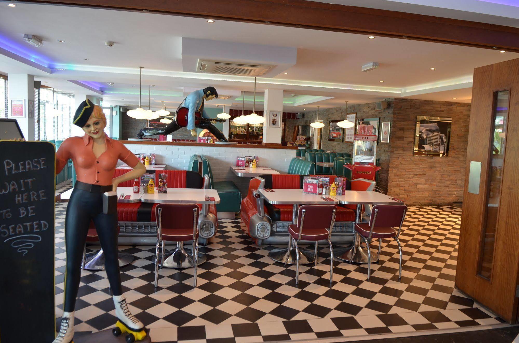 7Hotel Diner Halstead  Εξωτερικό φωτογραφία