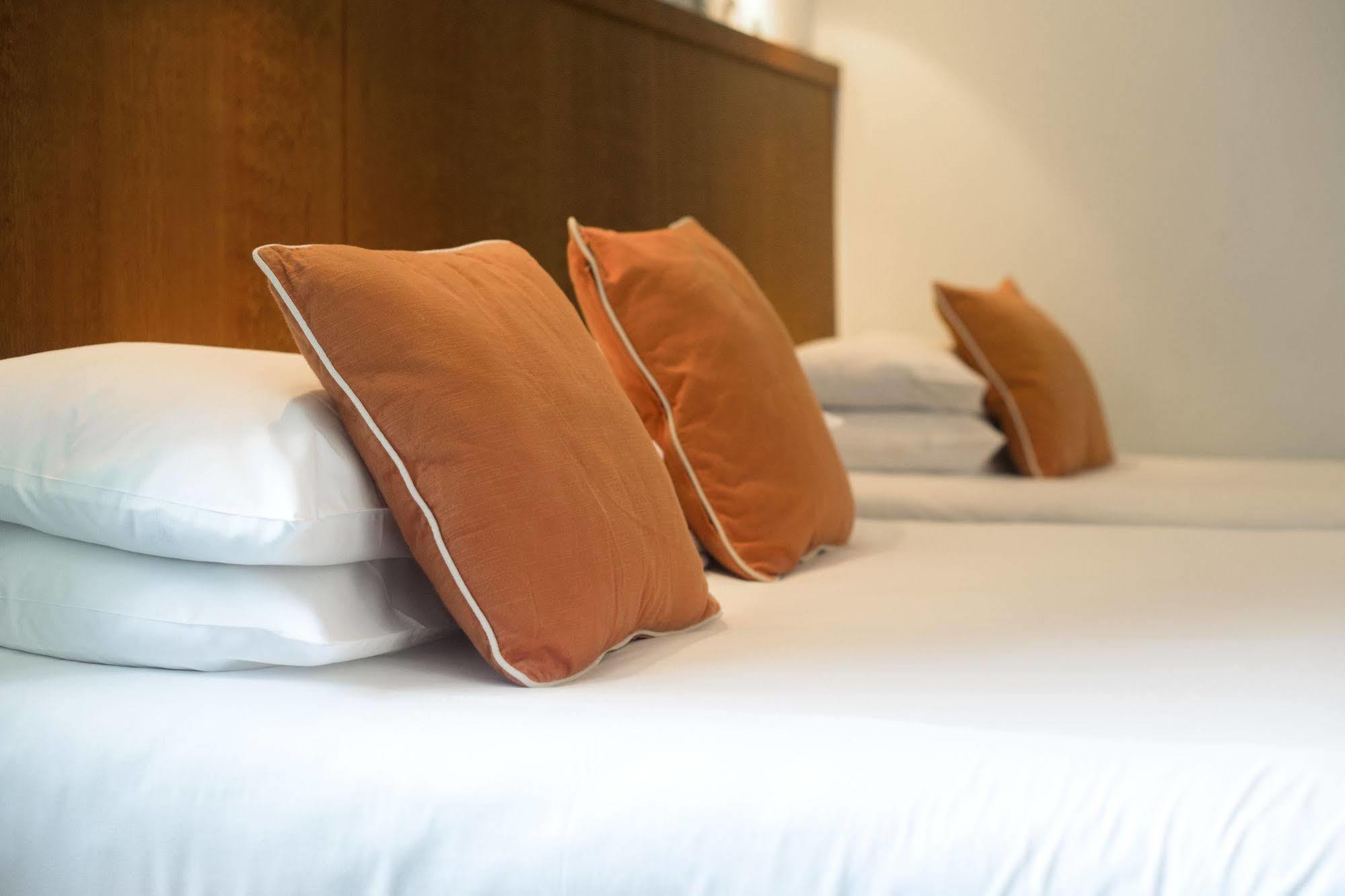 7Hotel Diner Halstead  Εξωτερικό φωτογραφία