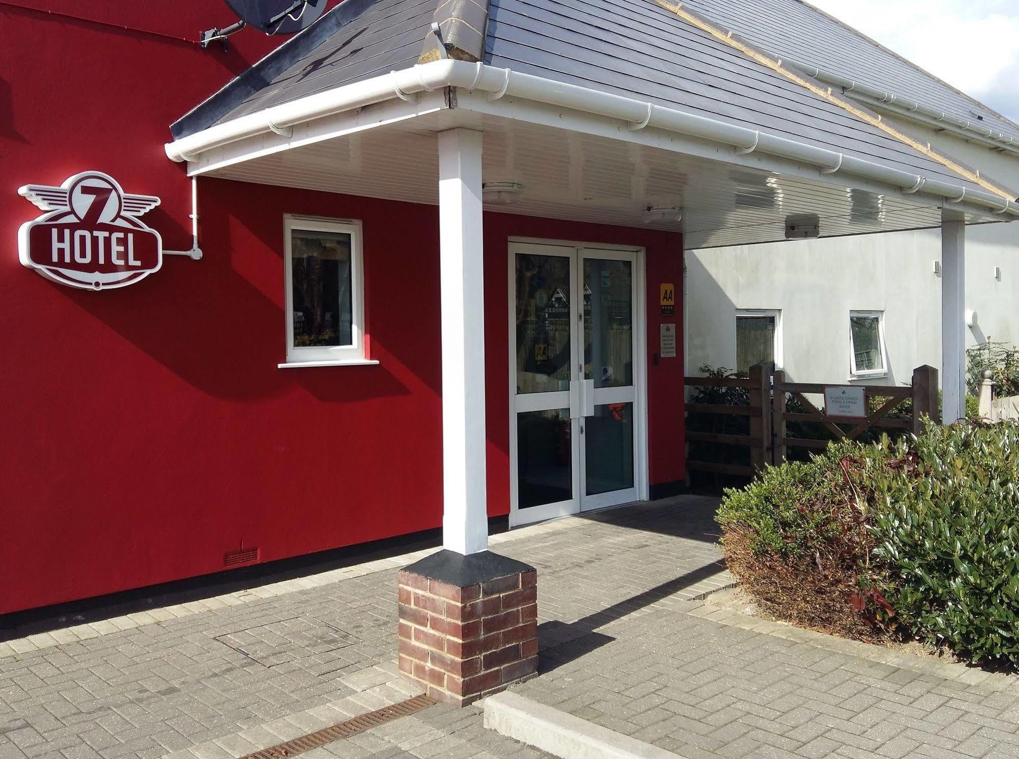7Hotel Diner Halstead  Εξωτερικό φωτογραφία