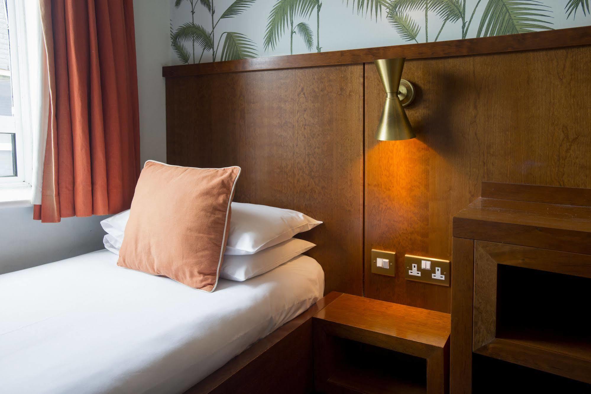 7Hotel Diner Halstead  Εξωτερικό φωτογραφία