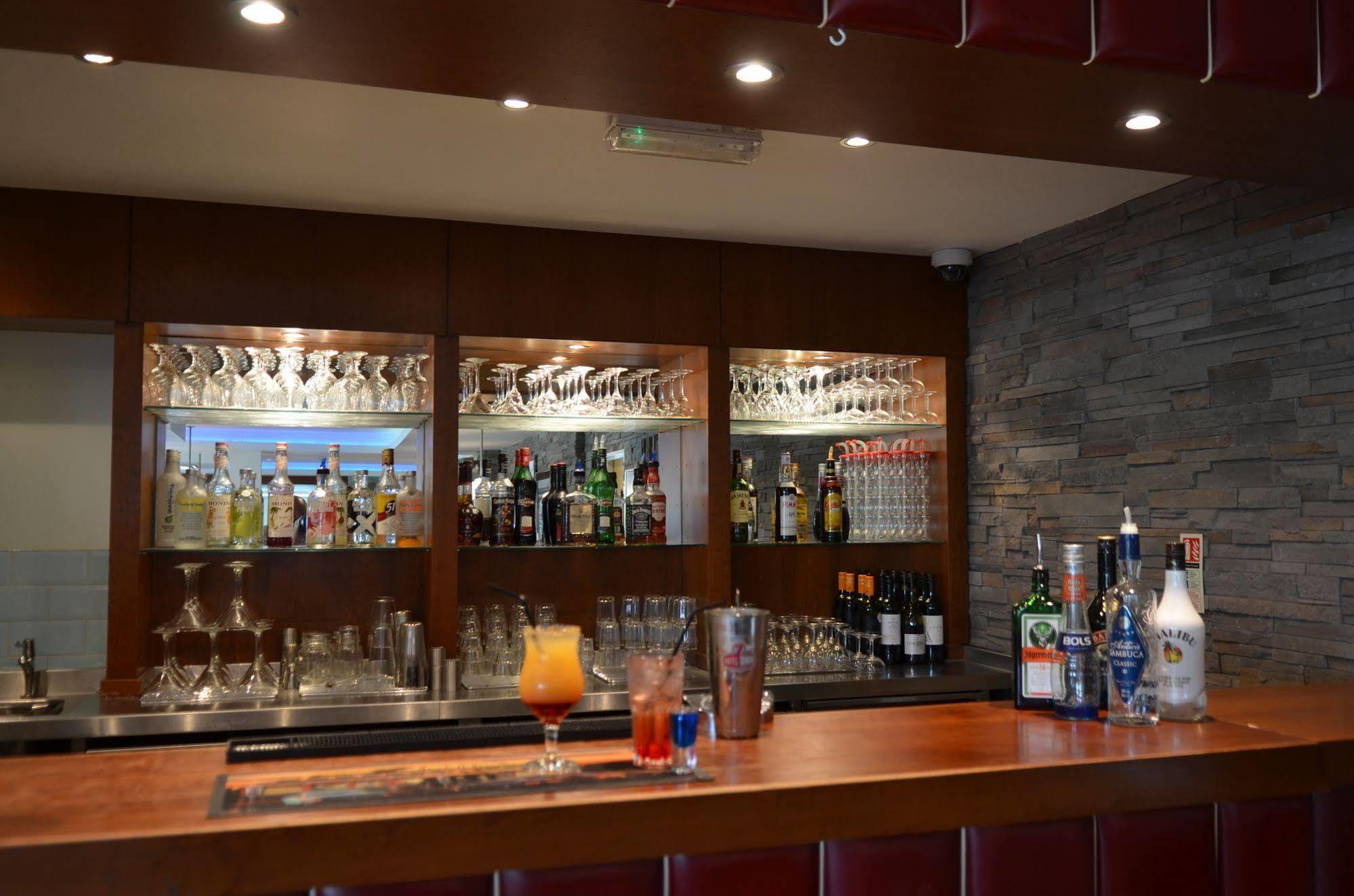 7Hotel Diner Halstead  Εξωτερικό φωτογραφία